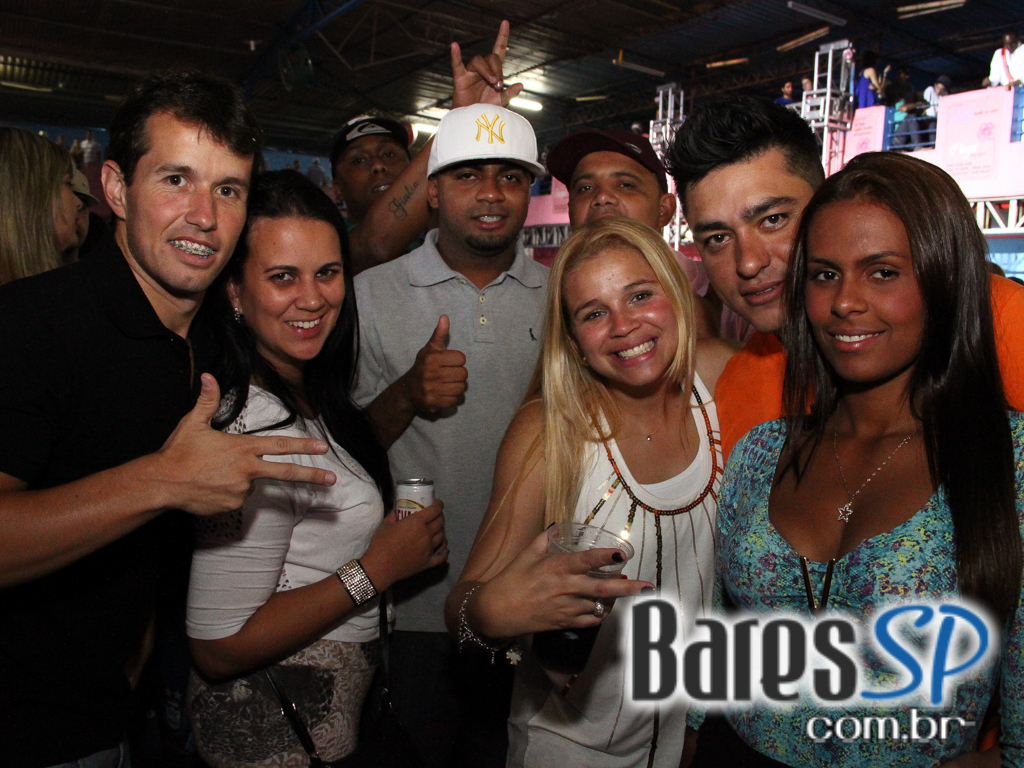 Rosas de Ouro completou 42 anos com festa repleta de samba Rosas de Ouro completou 42 anos com festa repleta de samba