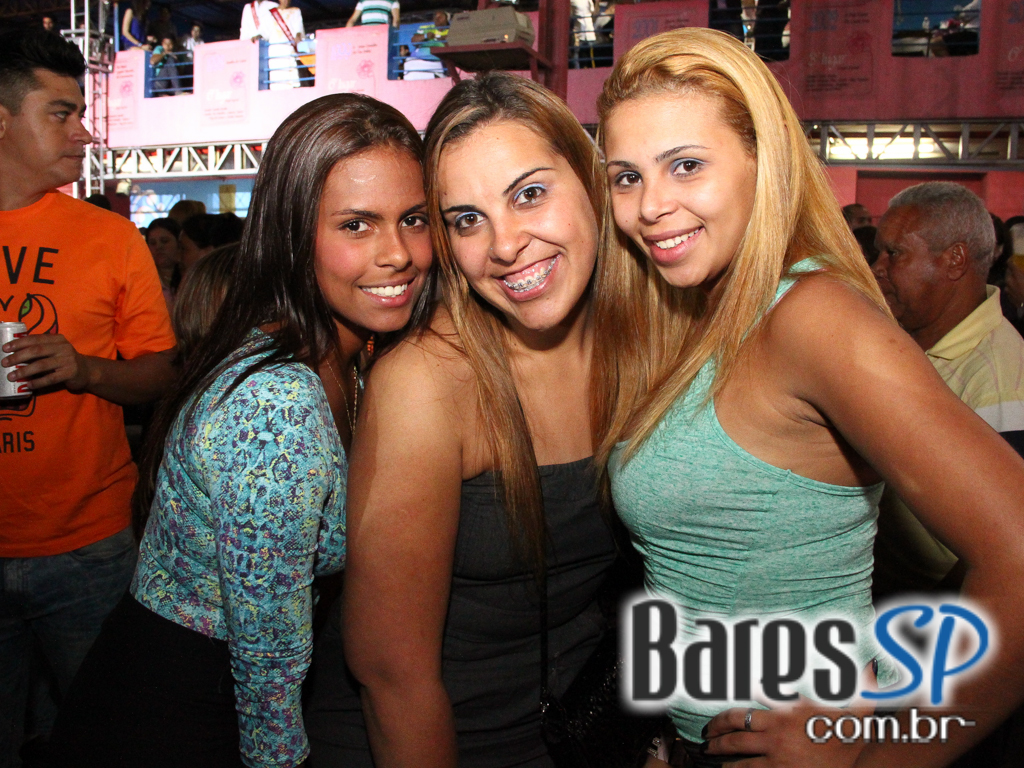 Rosas de Ouro completou 42 anos com festa repleta de samba Rosas de Ouro completou 42 anos com festa repleta de samba