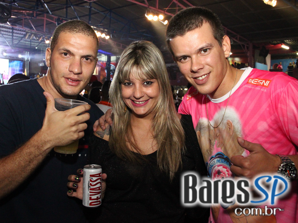 Rosas de Ouro completou 42 anos com festa repleta de samba Rosas de Ouro completou 42 anos com festa repleta de samba