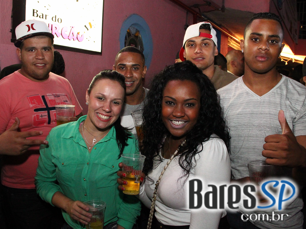 Rosas de Ouro completou 42 anos com festa repleta de samba Rosas de Ouro completou 42 anos com festa repleta de samba