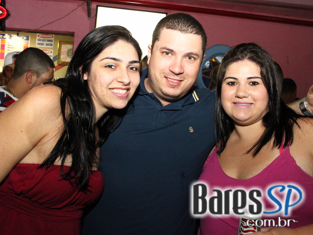 Rosas de Ouro completou 42 anos com festa repleta de samba Rosas de Ouro completou 42 anos com festa repleta de samba