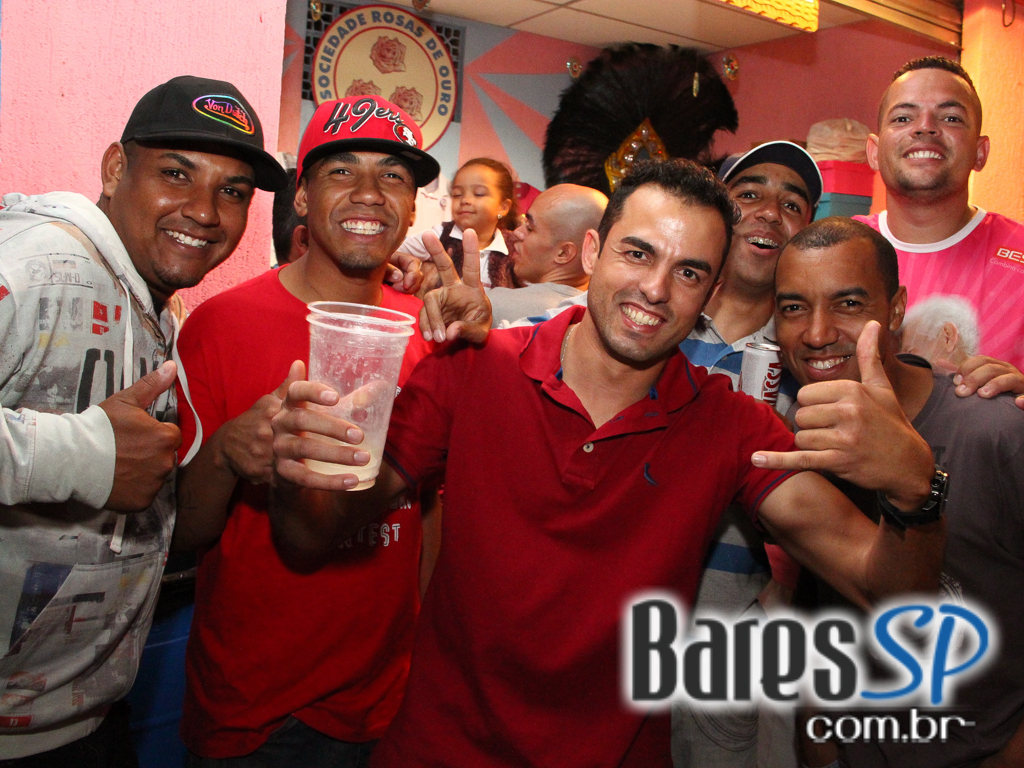 Rosas de Ouro completou 42 anos com festa repleta de samba Rosas de Ouro completou 42 anos com festa repleta de samba
