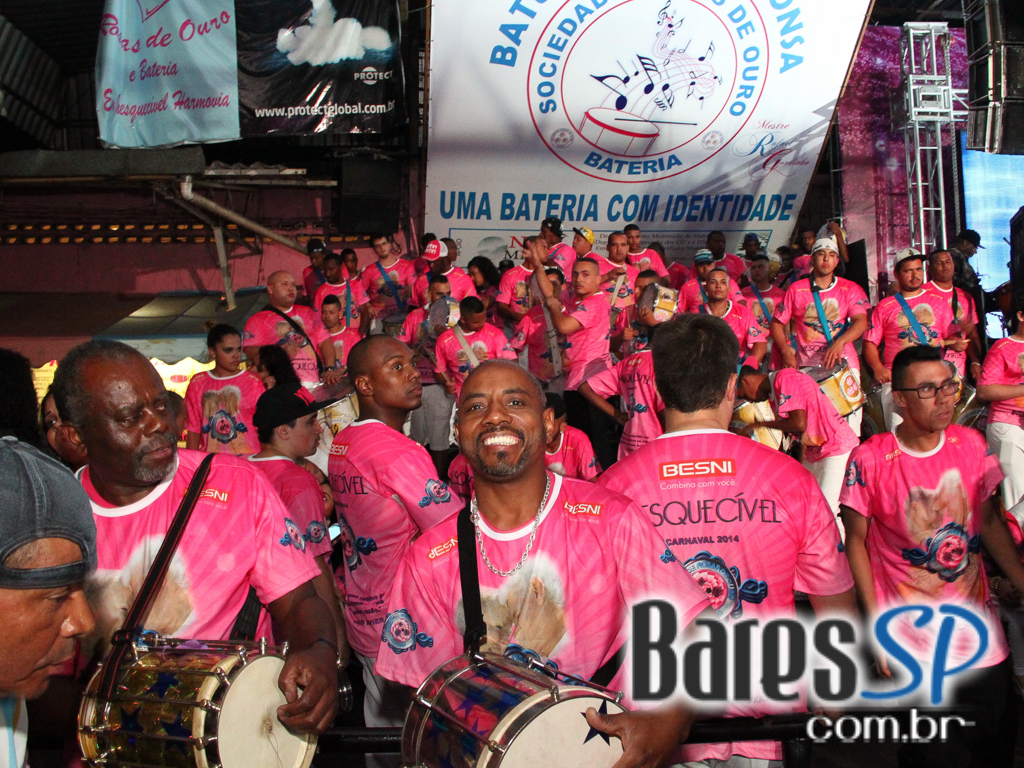 Rosas de Ouro completou 42 anos com festa repleta de samba Rosas de Ouro completou 42 anos com festa repleta de samba