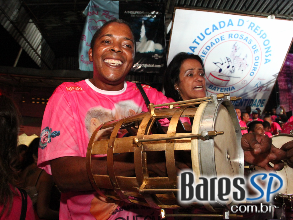 Rosas de Ouro completou 42 anos com festa repleta de samba Rosas de Ouro completou 42 anos com festa repleta de samba