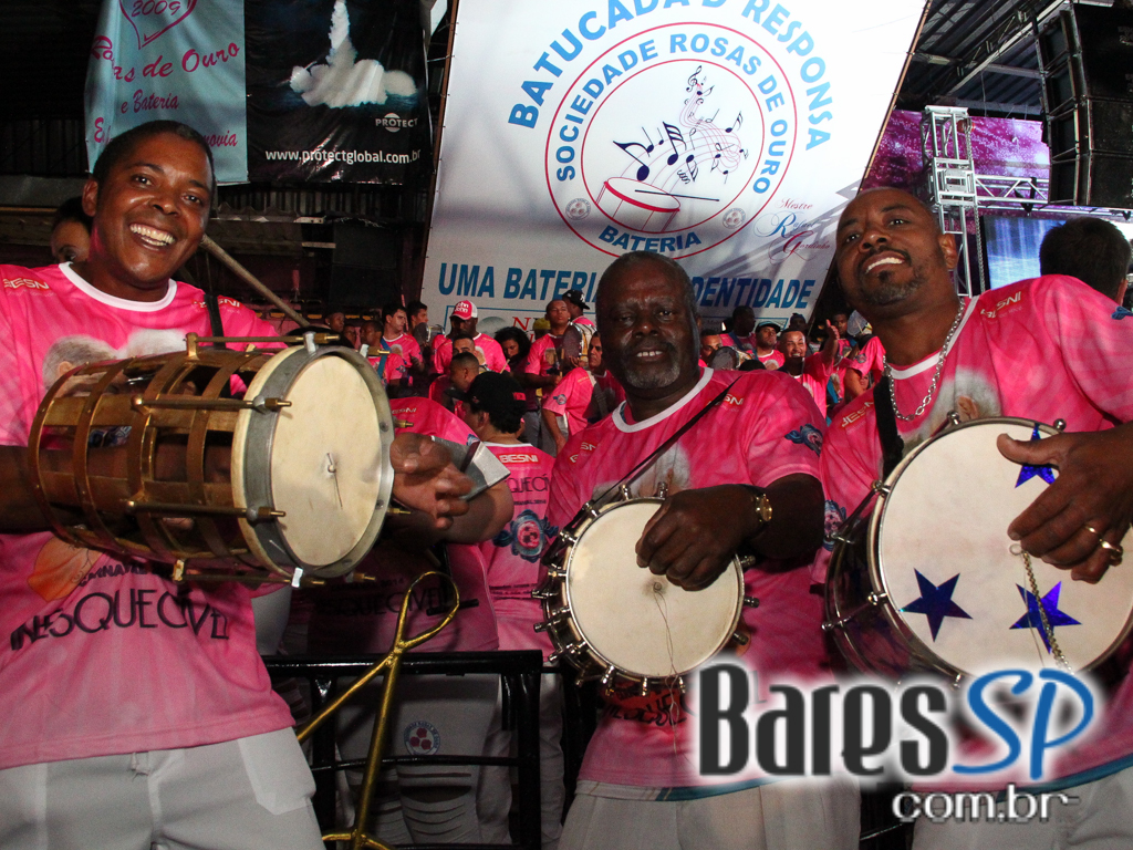 Rosas de Ouro completou 42 anos com festa repleta de samba Rosas de Ouro completou 42 anos com festa repleta de samba