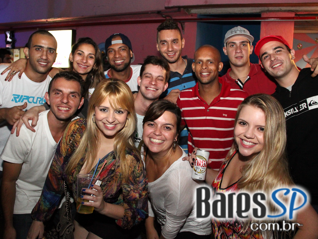 Rosas de Ouro completou 42 anos com festa repleta de samba Rosas de Ouro completou 42 anos com festa repleta de samba