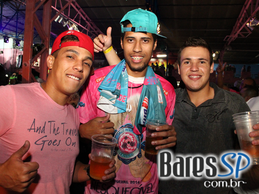 Rosas de Ouro completou 42 anos com festa repleta de samba Rosas de Ouro completou 42 anos com festa repleta de samba