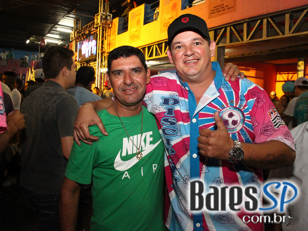 Rosas de Ouro completou 42 anos com festa repleta de samba Rosas de Ouro completou 42 anos com festa repleta de samba