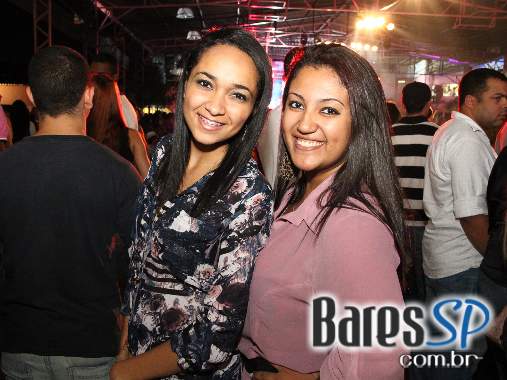 Rosas de Ouro completou 42 anos com festa repleta de samba Rosas de Ouro completou 42 anos com festa repleta de samba