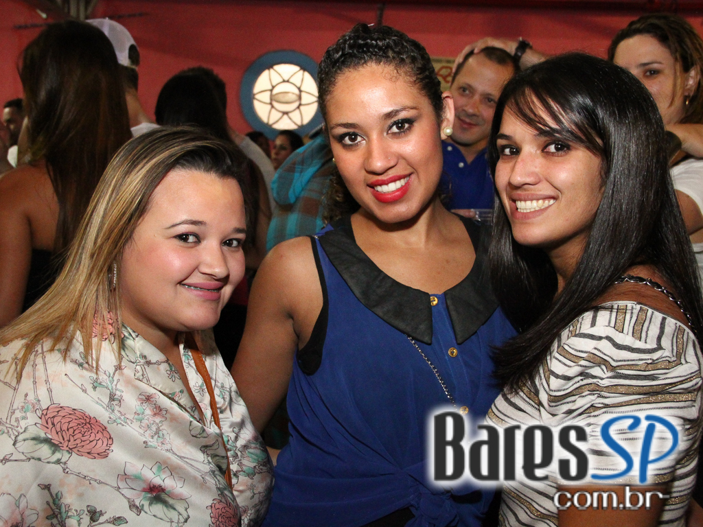 Rosas de Ouro completou 42 anos com festa repleta de samba Rosas de Ouro completou 42 anos com festa repleta de samba