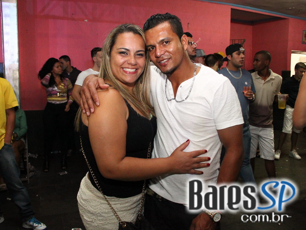 Rosas de Ouro completou 42 anos com festa repleta de samba Rosas de Ouro completou 42 anos com festa repleta de samba