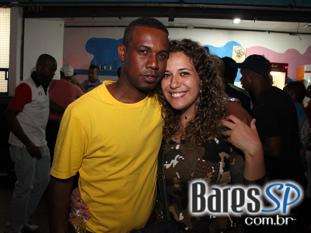 Rosas de Ouro completou 42 anos com festa repleta de samba Rosas de Ouro completou 42 anos com festa repleta de samba