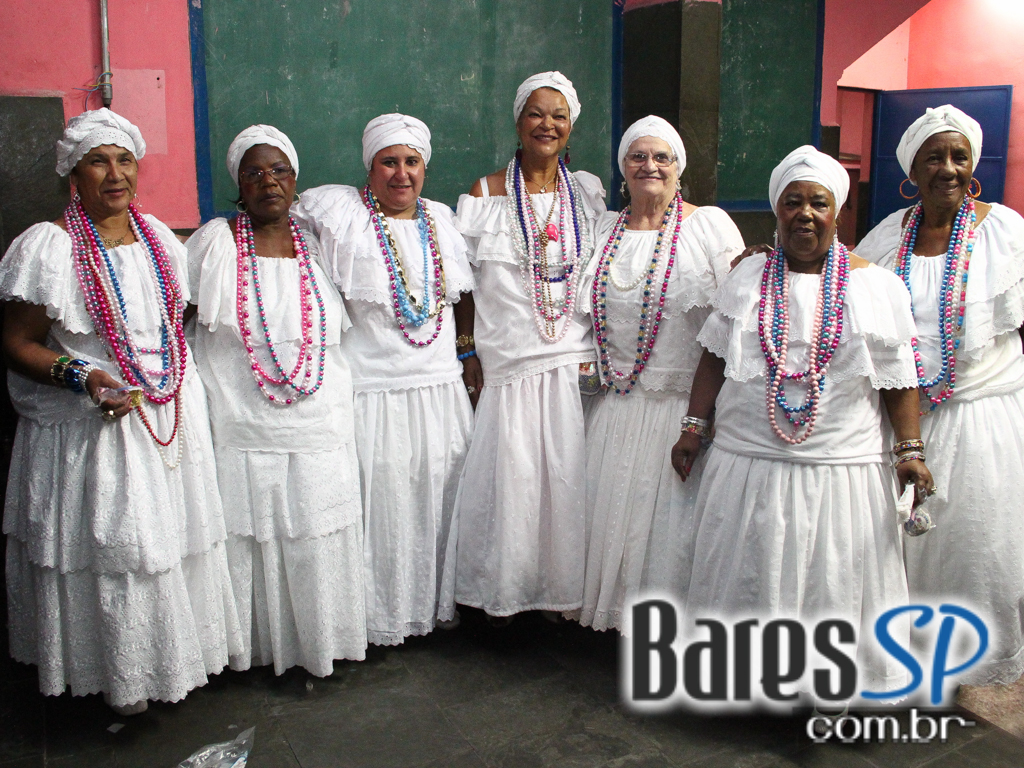 Rosas de Ouro completou 42 anos com festa repleta de samba Rosas de Ouro completou 42 anos com festa repleta de samba