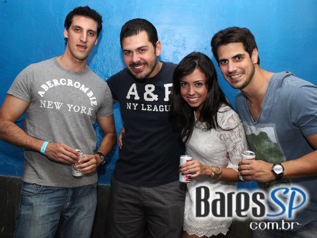 Rosas de Ouro completou 42 anos com festa repleta de samba Rosas de Ouro completou 42 anos com festa repleta de samba