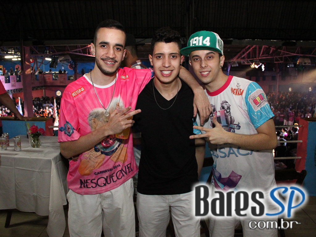 Rosas de Ouro completou 42 anos com festa repleta de samba Rosas de Ouro completou 42 anos com festa repleta de samba