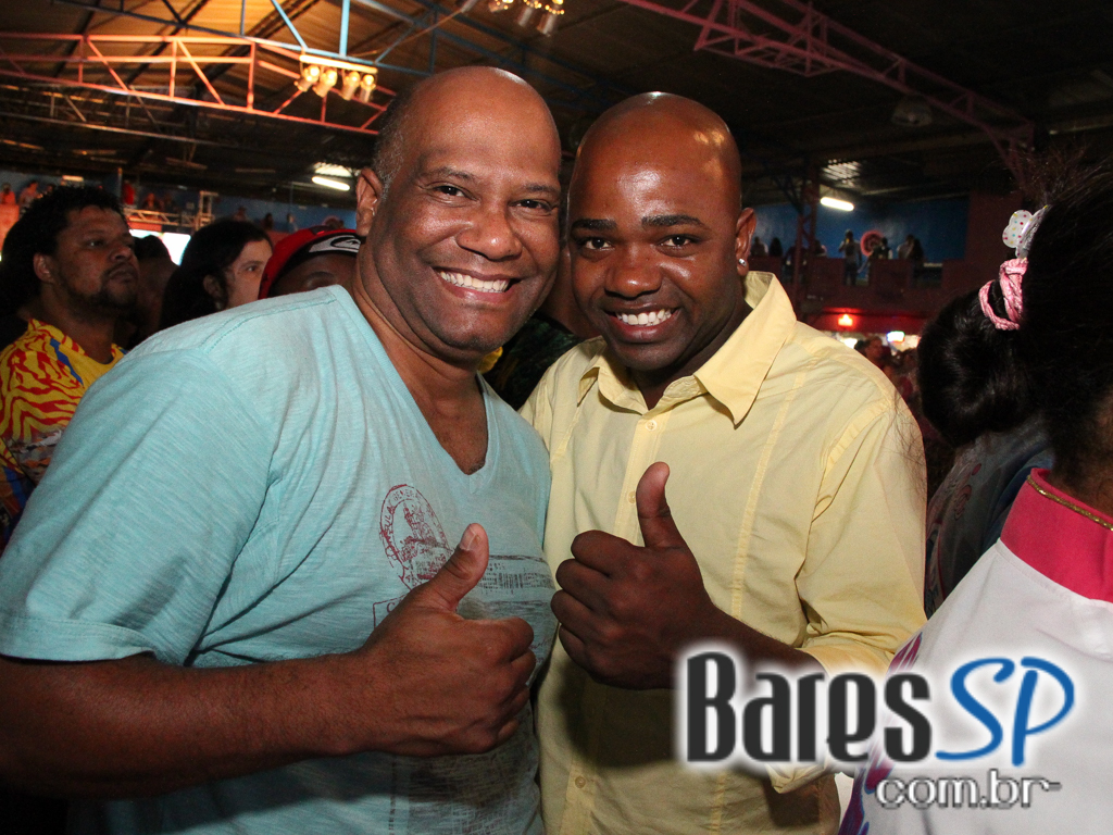 Rosas de Ouro completou 42 anos com festa repleta de samba Rosas de Ouro completou 42 anos com festa repleta de samba