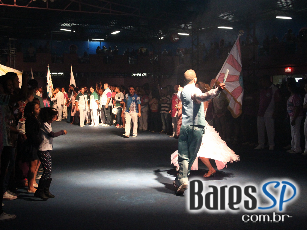 Rosas de Ouro completou 42 anos com festa repleta de samba Rosas de Ouro completou 42 anos com festa repleta de samba