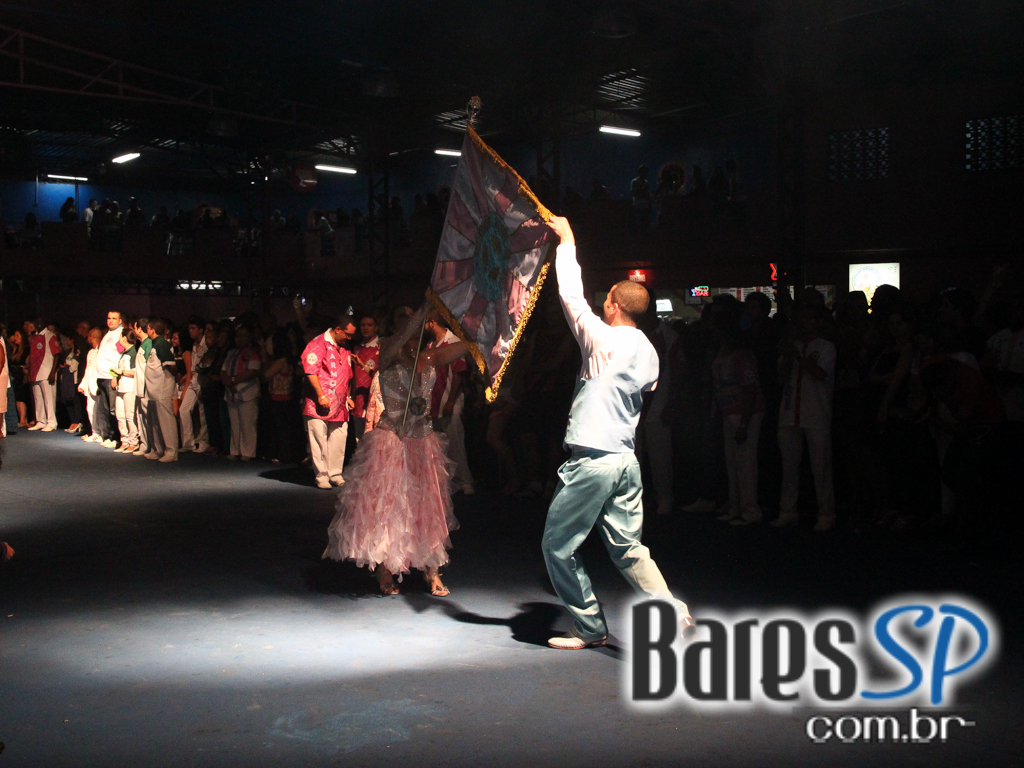 Rosas de Ouro completou 42 anos com festa repleta de samba Rosas de Ouro completou 42 anos com festa repleta de samba