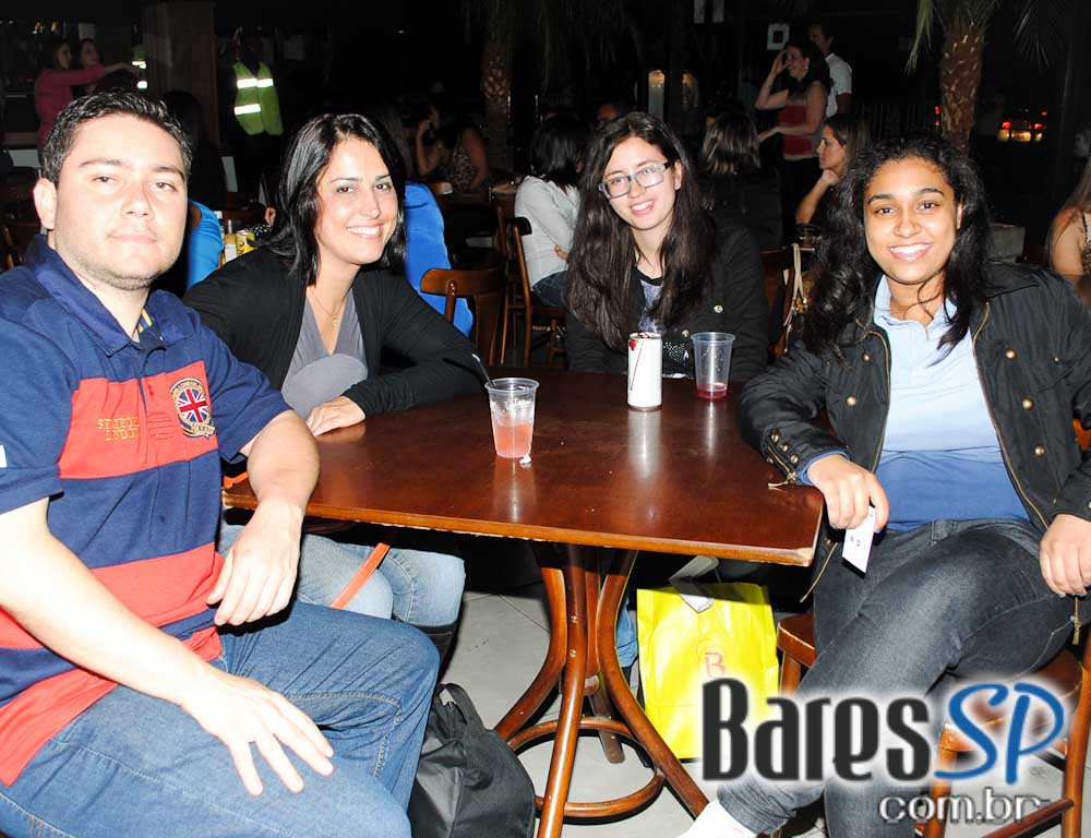 Sertanejo universitário com Rodrigo Rios embalou a noite de sexta-feira do Bar Fidelis Sertanejo universitário com Rodrigo Rios embalou a noite de sexta-feira do Bar Fidelis