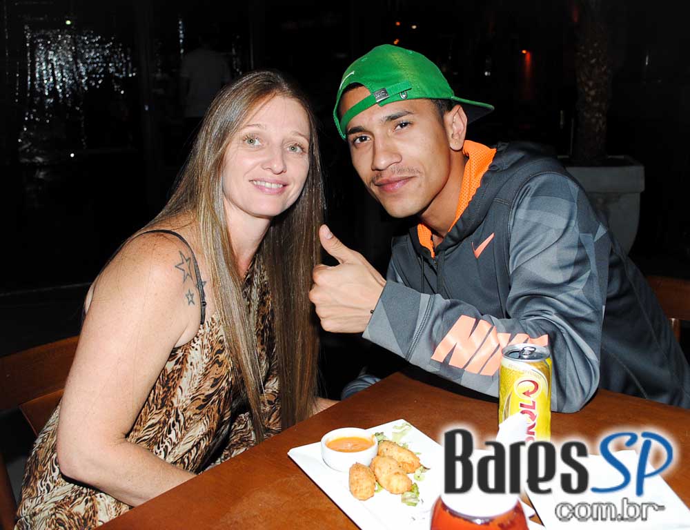 Sertanejo universitário com Rodrigo Rios embalou a noite de sexta-feira do Bar Fidelis Sertanejo universitário com Rodrigo Rios embalou a noite de sexta-feira do Bar Fidelis