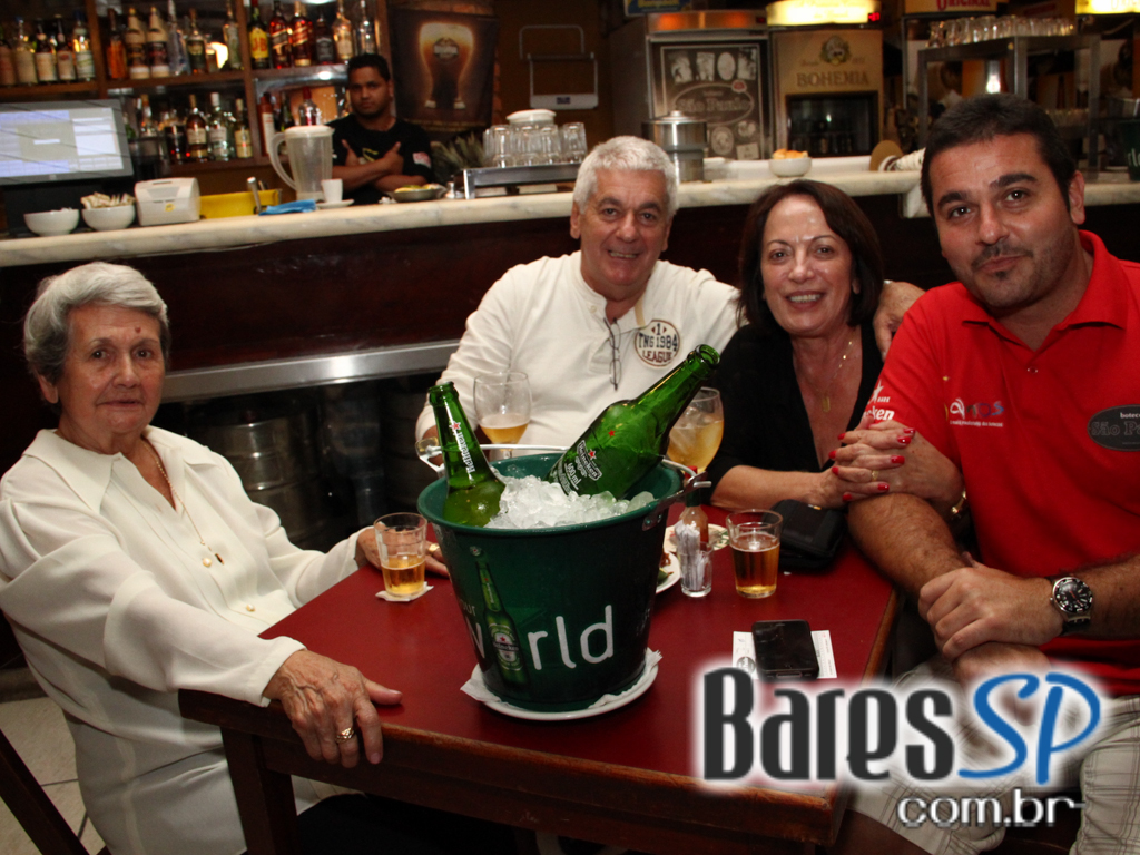 Nova Authoria e grupo Contraste no aniversário de 5 anos do Boteco São Paulo Nova Authoria e grupo Contraste no aniversário de 5 anos do Boteco São Paulo