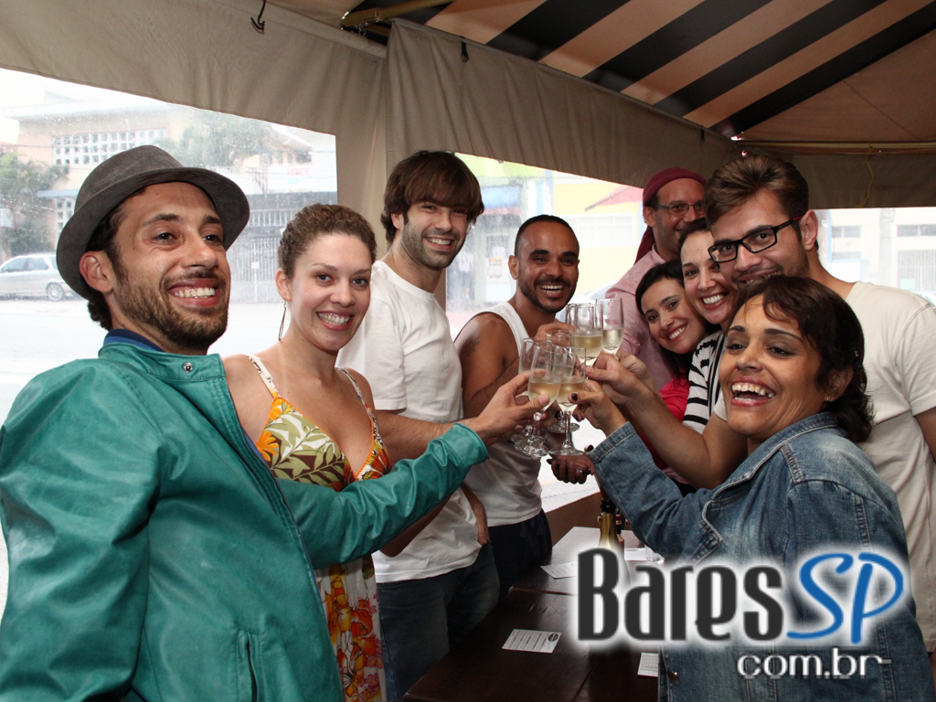 Nova Authoria e grupo Contraste no aniversário de 5 anos do Boteco São Paulo Nova Authoria e grupo Contraste no aniversário de 5 anos do Boteco São Paulo