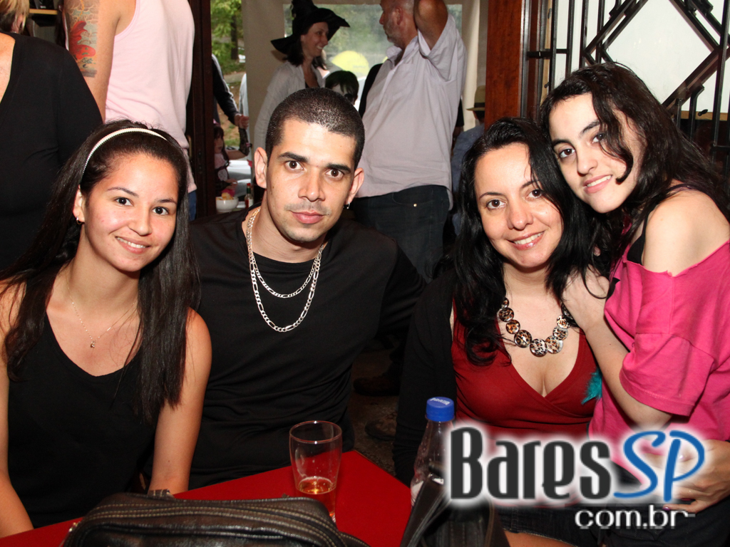 Nova Authoria e grupo Contraste no aniversário de 5 anos do Boteco São Paulo Nova Authoria e grupo Contraste no aniversário de 5 anos do Boteco São Paulo