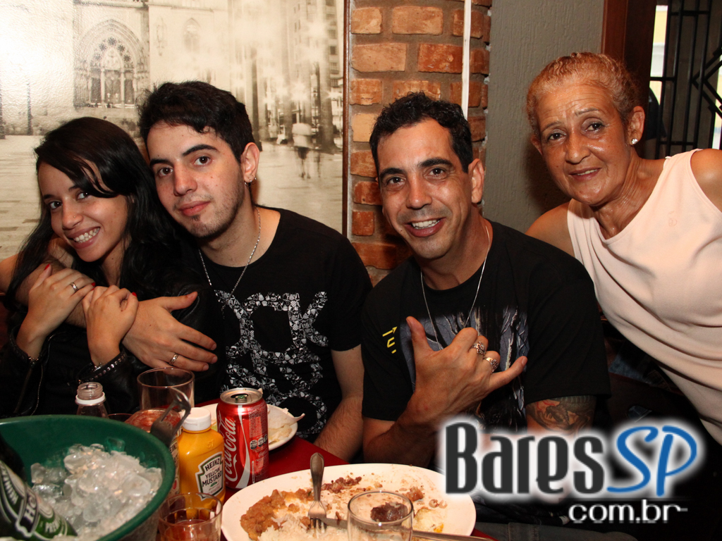 Nova Authoria e grupo Contraste no aniversário de 5 anos do Boteco São Paulo Nova Authoria e grupo Contraste no aniversário de 5 anos do Boteco São Paulo