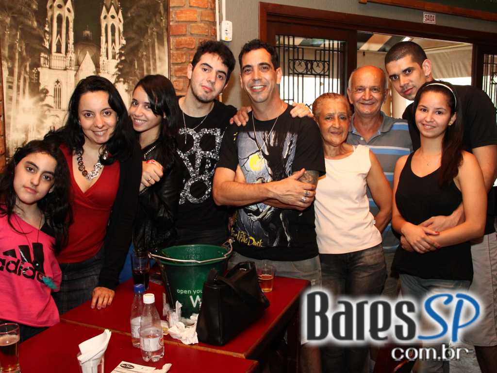 Nova Authoria e grupo Contraste no aniversário de 5 anos do Boteco São Paulo Nova Authoria e grupo Contraste no aniversário de 5 anos do Boteco São Paulo