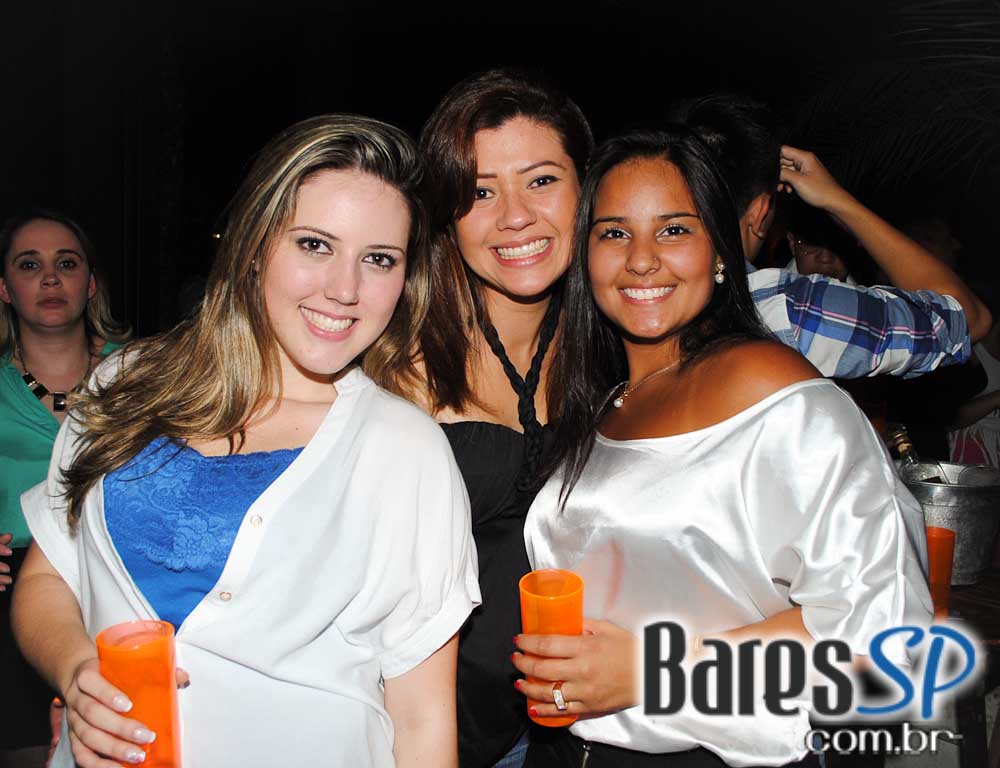 Sertanejo universitário com convidados especiais no Bar Fidelis