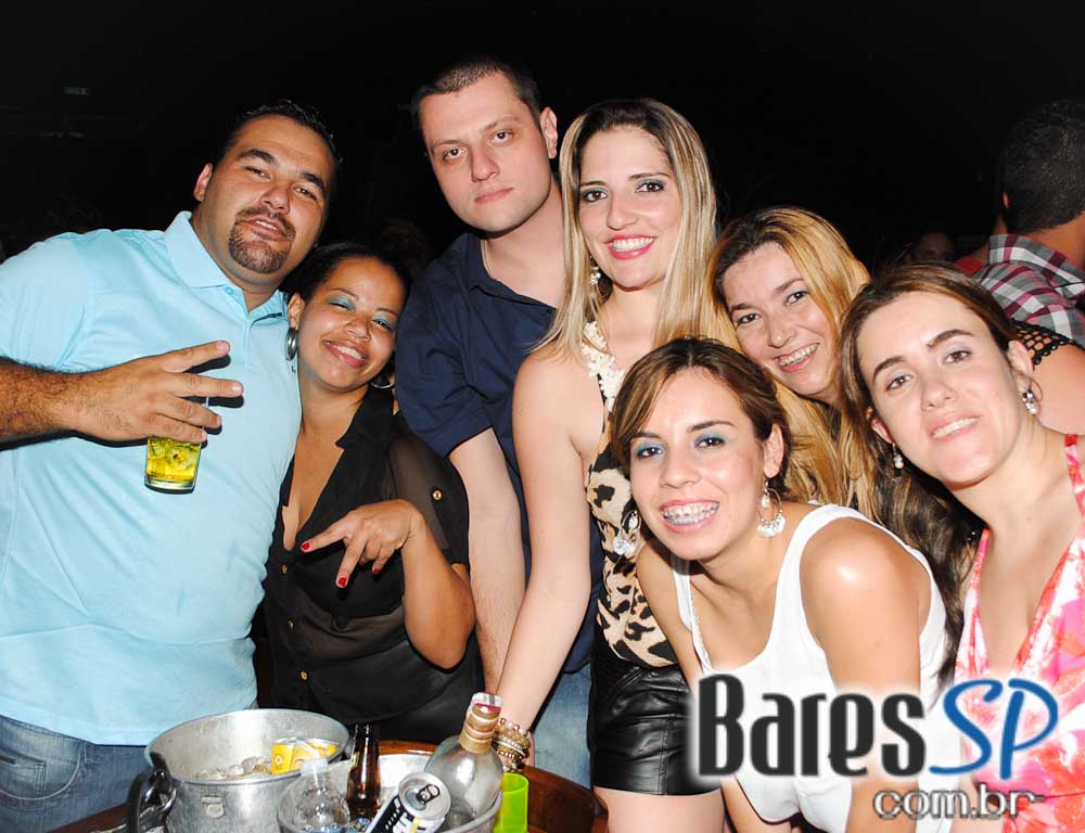 Sertanejo universitário com convidados especiais no Bar Fidelis