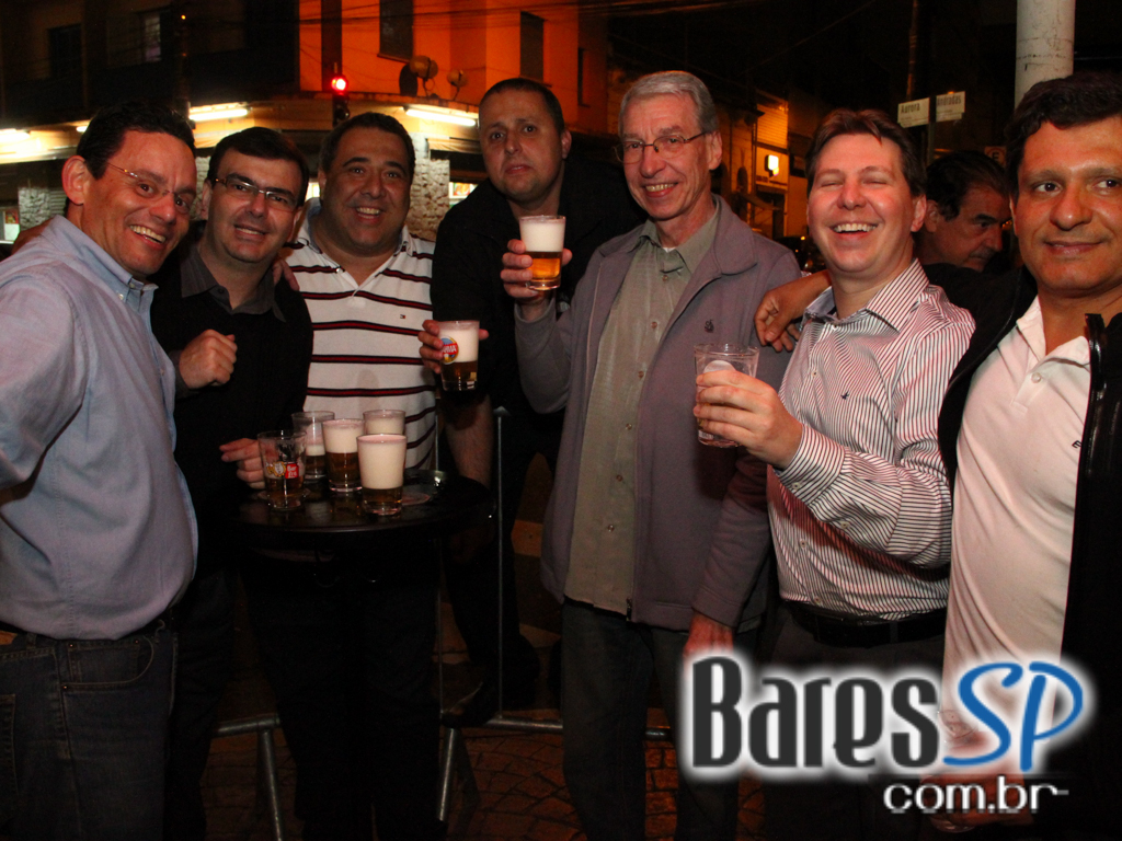 Bar Léo inaugurou anexo Escritório Central na terça-feira programação especial Bar Léo inaugurou anexo Escritório Central na terça-feira programação especial