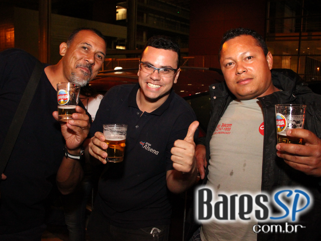 Bar Léo inaugurou anexo Escritório Central na terça-feira programação especial Bar Léo inaugurou anexo Escritório Central na terça-feira programação especial