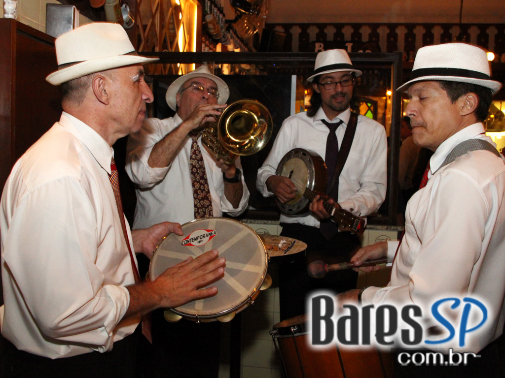 Bar Léo inaugurou anexo Escritório Central na terça-feira programação especial Bar Léo inaugurou anexo Escritório Central na terça-feira programação especial