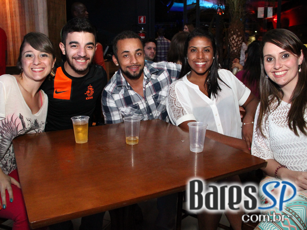 Sertanejo Universitário com convidados especiais no Bar Fidelis