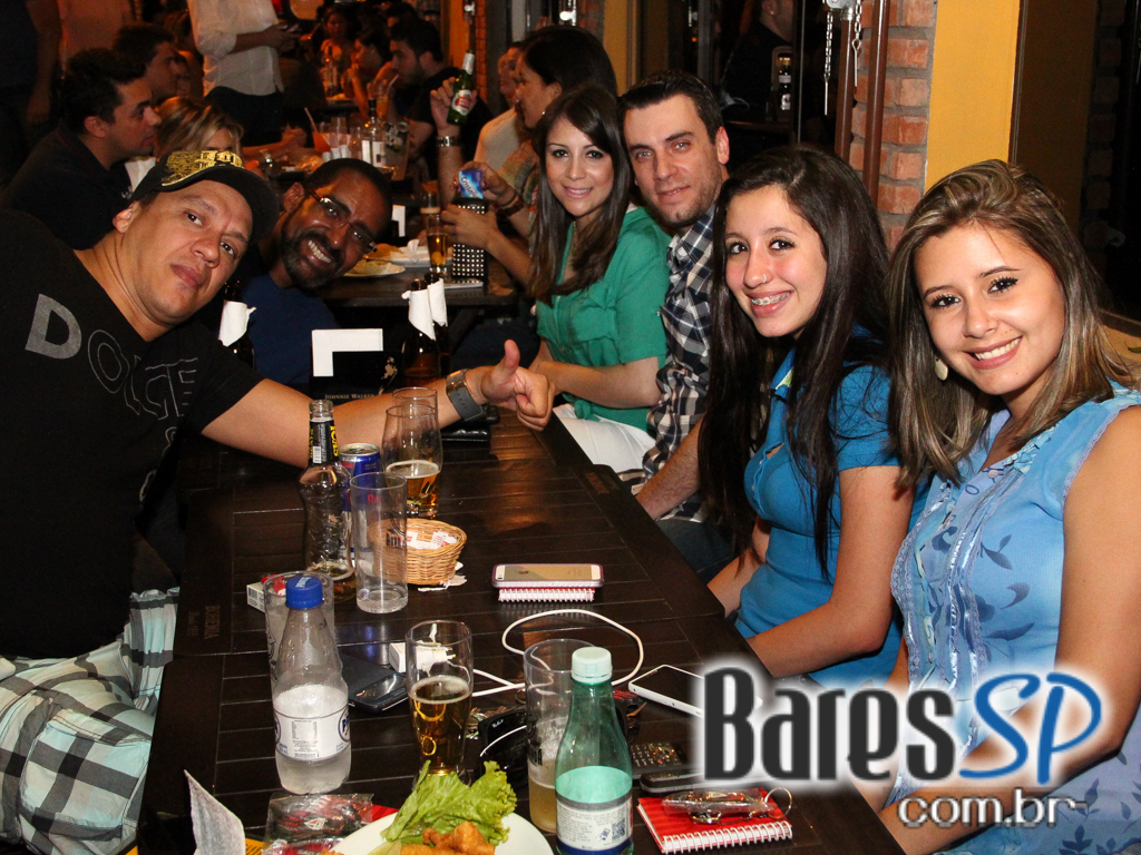 Samba da Madá e cantor Ângelo Ferratti no Boteco Madá Samba da Madá e cantor Ângelo Ferratti no Boteco Madá