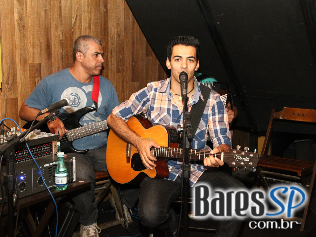 Samba da Madá e cantor Ângelo Ferratti no Boteco Madá Samba da Madá e cantor Ângelo Ferratti no Boteco Madá