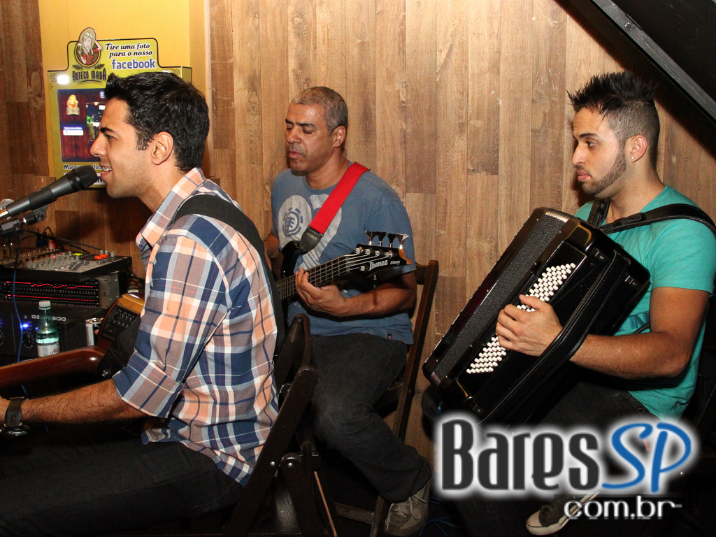 Samba da Madá e cantor Ângelo Ferratti no Boteco Madá Samba da Madá e cantor Ângelo Ferratti no Boteco Madá