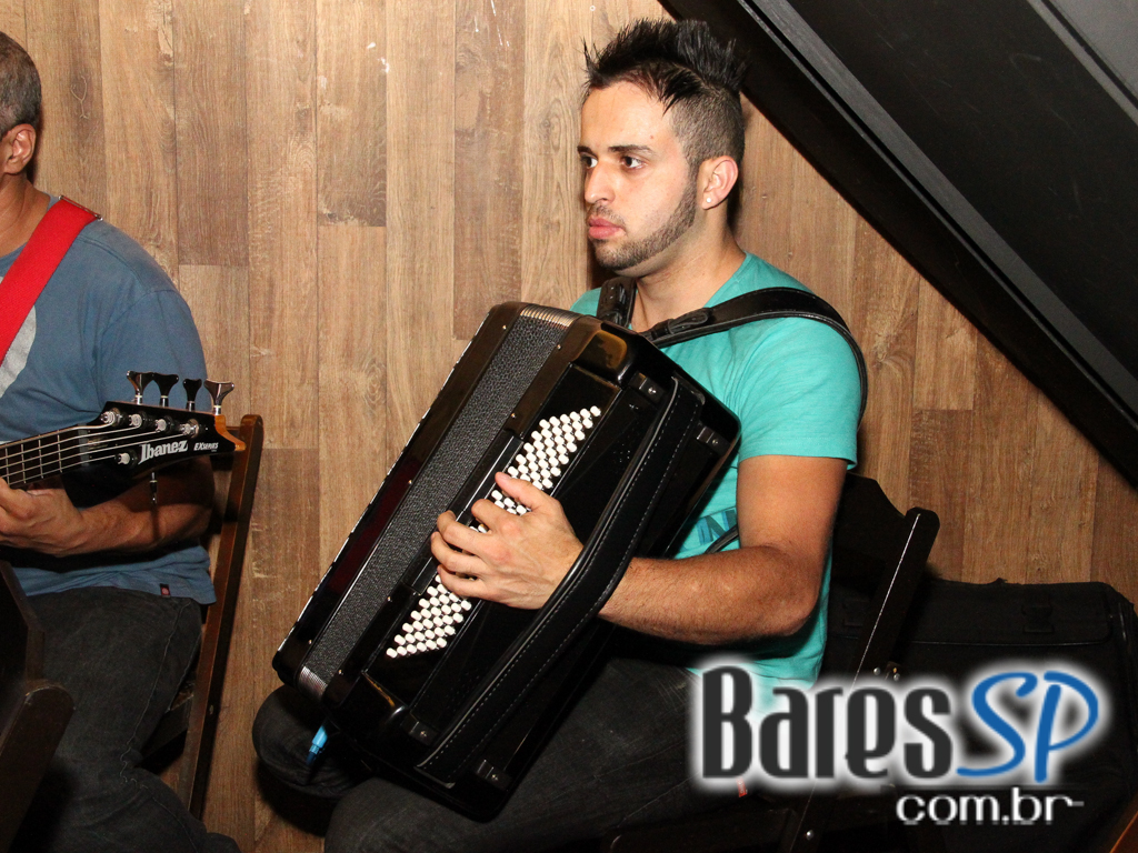 Samba da Madá e cantor Ângelo Ferratti no Boteco Madá Samba da Madá e cantor Ângelo Ferratti no Boteco Madá