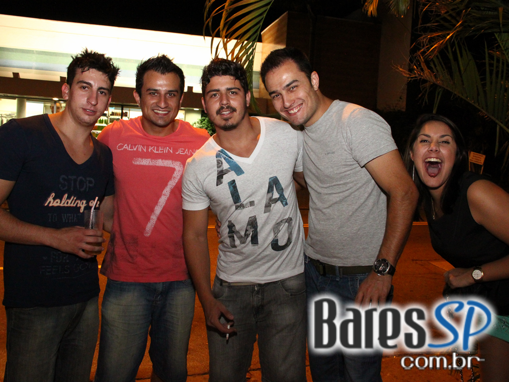 Samba da Madá e cantor Ângelo Ferratti no Boteco Madá Samba da Madá e cantor Ângelo Ferratti no Boteco Madá