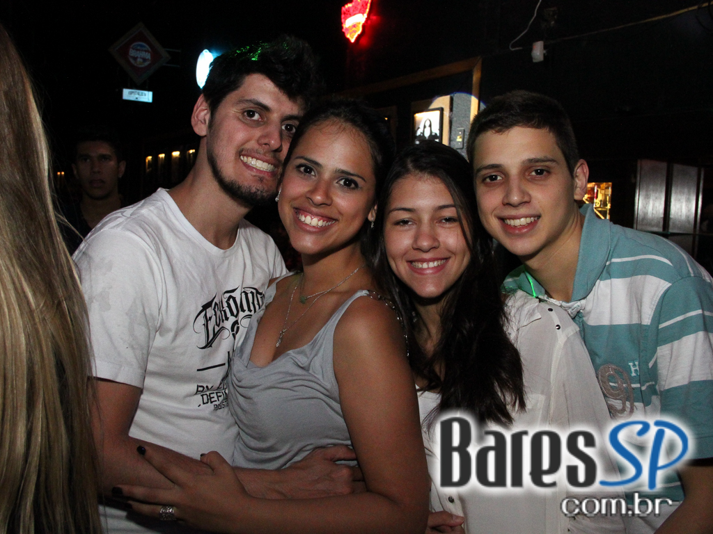 Na sexta-feira a banda Back 8 se apresentou no Sky Music Bar Na sexta-feira a banda Back 8 se apresentou no Sky Music Bar