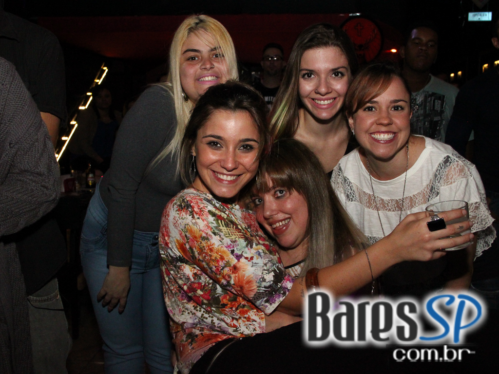 Na sexta-feira a banda Back 8 se apresentou no Sky Music Bar Na sexta-feira a banda Back 8 se apresentou no Sky Music Bar