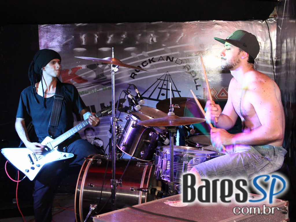 Na sexta-feira a banda Back 8 se apresentou no Sky Music Bar Na sexta-feira a banda Back 8 se apresentou no Sky Music Bar