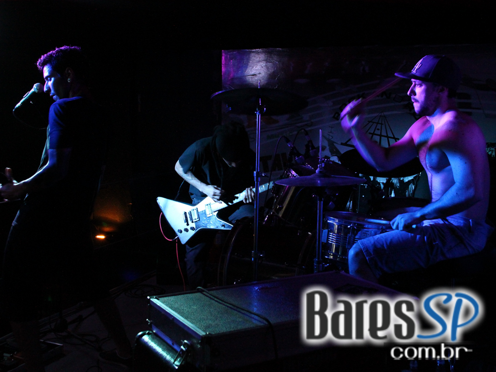 Na sexta-feira a banda Back 8 se apresentou no Sky Music Bar Na sexta-feira a banda Back 8 se apresentou no Sky Music Bar