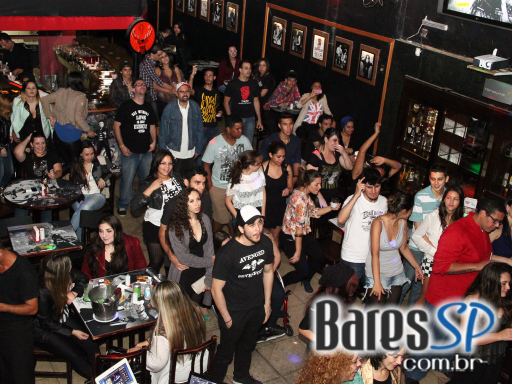 Na sexta-feira a banda Back 8 se apresentou no Sky Music Bar Na sexta-feira a banda Back 8 se apresentou no Sky Music Bar