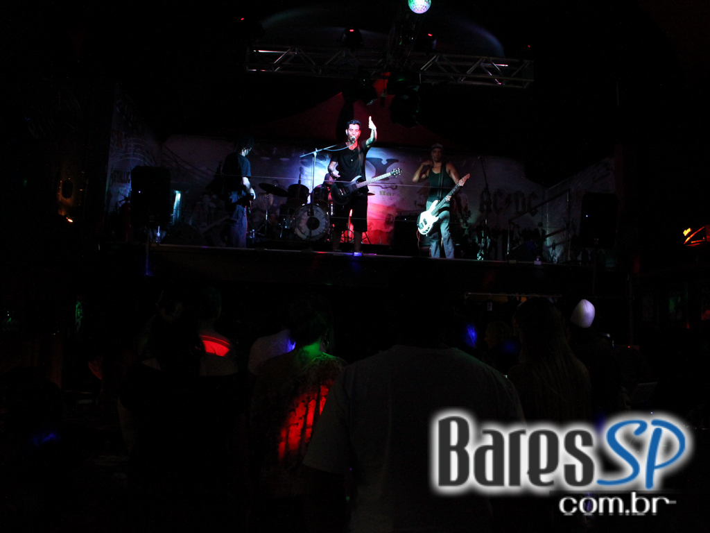 Na sexta-feira a banda Back 8 se apresentou no Sky Music Bar Na sexta-feira a banda Back 8 se apresentou no Sky Music Bar