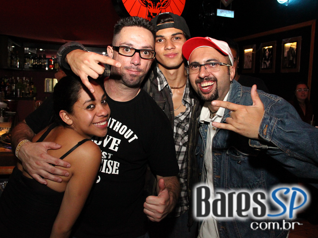 Na sexta-feira a banda Back 8 se apresentou no Sky Music Bar Na sexta-feira a banda Back 8 se apresentou no Sky Music Bar