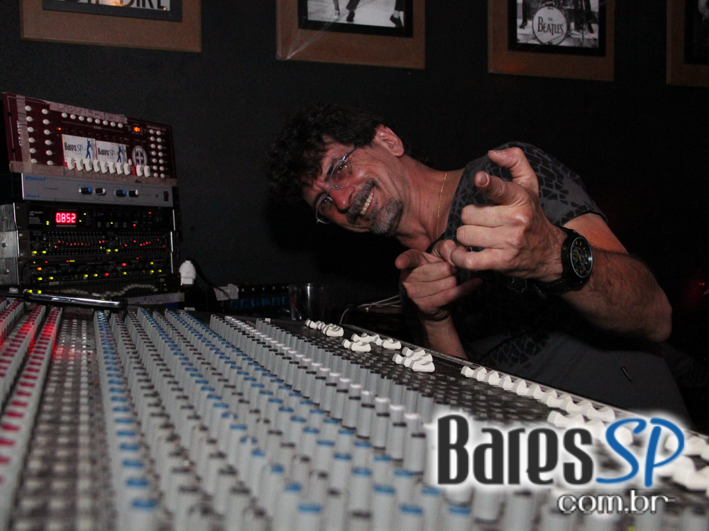 Na sexta-feira a banda Back 8 se apresentou no Sky Music Bar Na sexta-feira a banda Back 8 se apresentou no Sky Music Bar