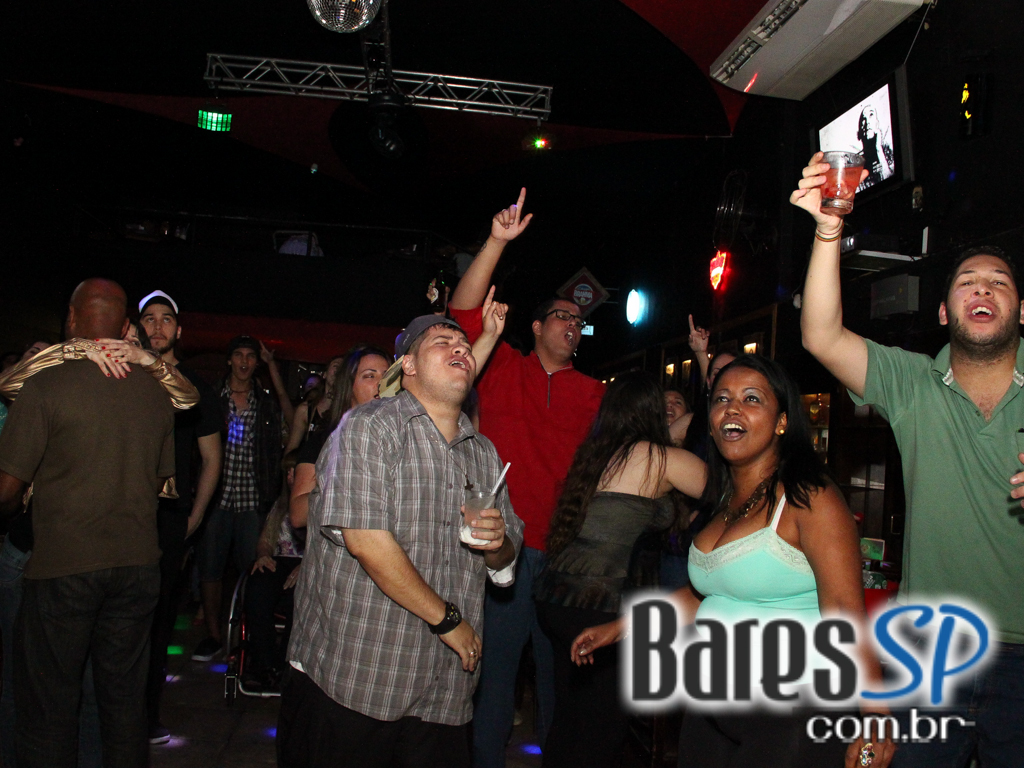 Na sexta-feira a banda Back 8 se apresentou no Sky Music Bar Na sexta-feira a banda Back 8 se apresentou no Sky Music Bar