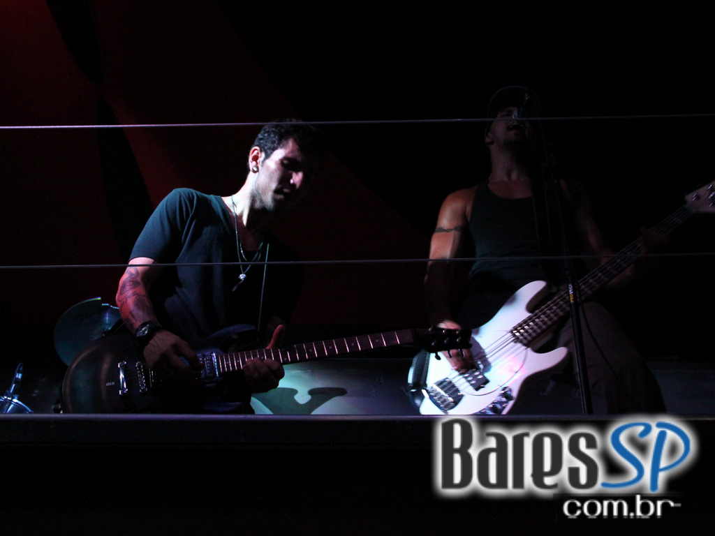 Na sexta-feira a banda Back 8 se apresentou no Sky Music Bar Na sexta-feira a banda Back 8 se apresentou no Sky Music Bar